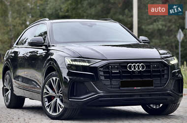Внедорожник / Кроссовер Audi Q8 2021 в 
