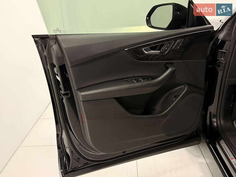 Внедорожник / Кроссовер Audi Q8 2021 в Одессе