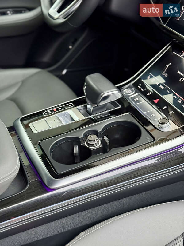 Позашляховик / Кросовер Audi Q8 2019 в Києві