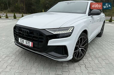 Позашляховик / Кросовер Audi Q8 2022 в 