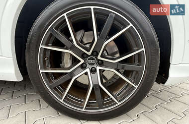 Позашляховик / Кросовер Audi Q8 2022 в 