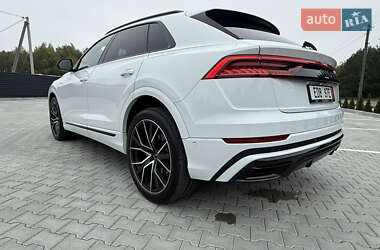 Позашляховик / Кросовер Audi Q8 2022 в 
