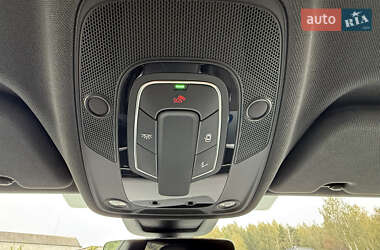Позашляховик / Кросовер Audi Q8 2022 в 