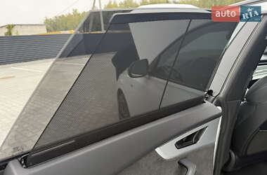 Позашляховик / Кросовер Audi Q8 2022 в 
