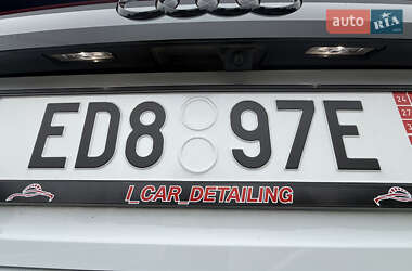 Позашляховик / Кросовер Audi Q8 2022 в 