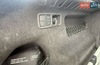 Позашляховик / Кросовер Audi Q8 2022 в 