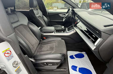 Позашляховик / Кросовер Audi Q8 2022 в 