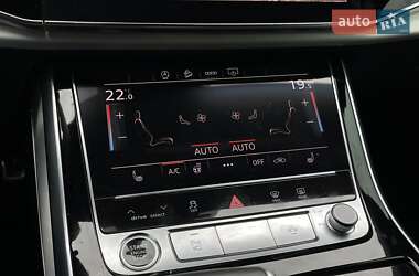 Внедорожник / Кроссовер Audi Q8 2020 в 