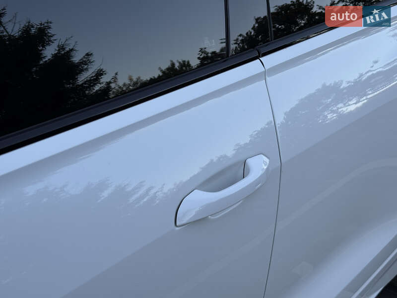 Внедорожник / Кроссовер Audi Q8 2019 в Ужгороде