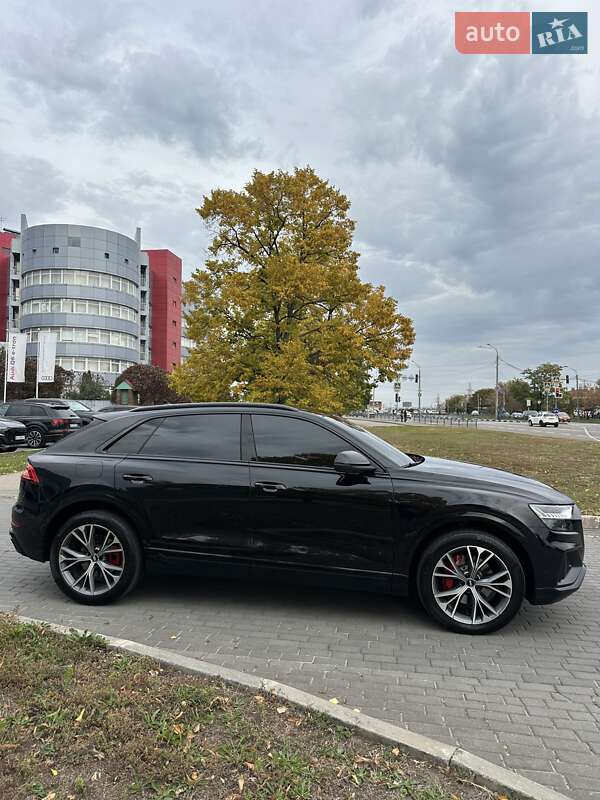 Внедорожник / Кроссовер Audi Q8 2021 в Киеве