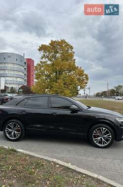Внедорожник / Кроссовер Audi Q8 2021 в 