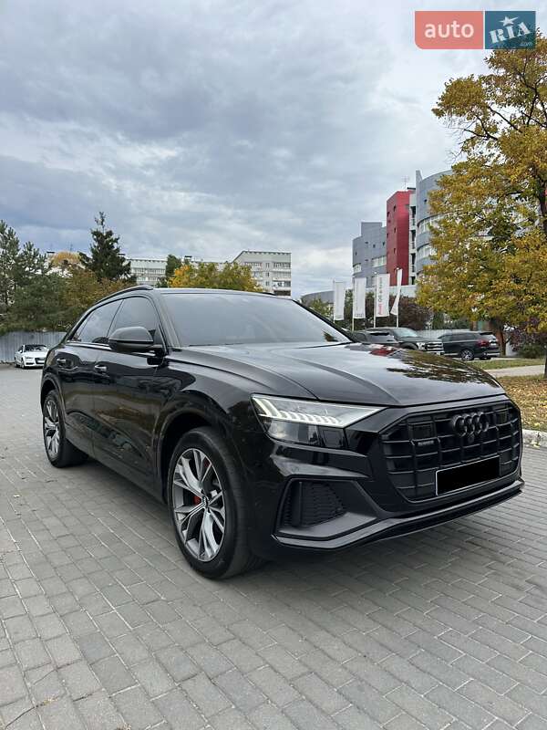 Внедорожник / Кроссовер Audi Q8 2021 в Киеве