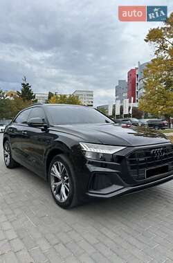 Внедорожник / Кроссовер Audi Q8 2021 в 