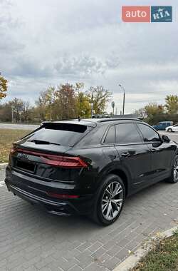 Внедорожник / Кроссовер Audi Q8 2021 в 