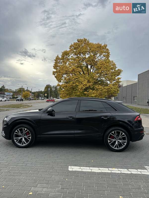 Внедорожник / Кроссовер Audi Q8 2021 в Киеве