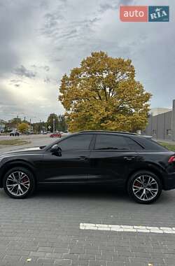Внедорожник / Кроссовер Audi Q8 2021 в 