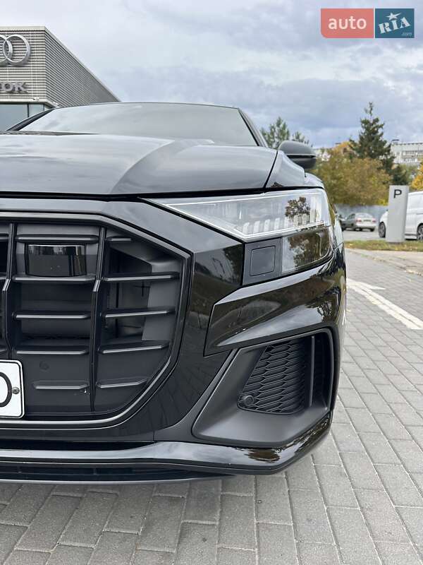Внедорожник / Кроссовер Audi Q8 2021 в Киеве