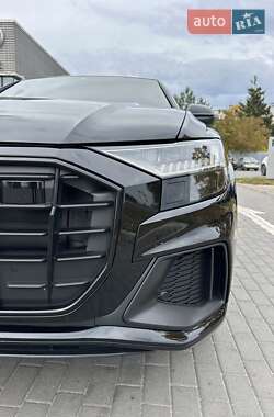 Внедорожник / Кроссовер Audi Q8 2021 в 