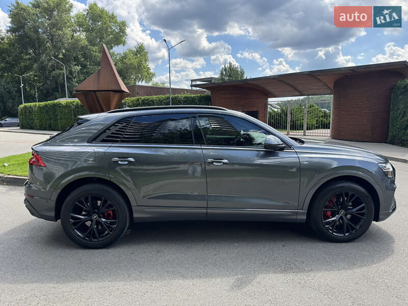 Внедорожник / Кроссовер Audi Q8 2021 в Киеве