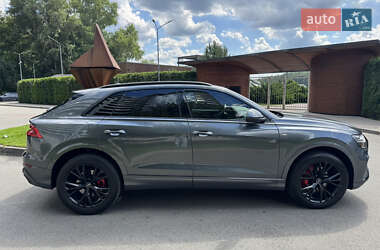 Внедорожник / Кроссовер Audi Q8 2021 в 