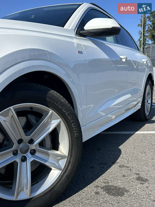 Внедорожник / Кроссовер Audi Q8 2019 в Полтаве
