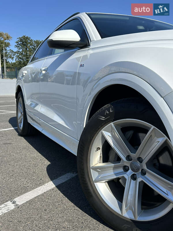 Внедорожник / Кроссовер Audi Q8 2019 в Полтаве