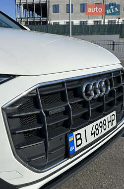 Внедорожник / Кроссовер Audi Q8 2019 в 