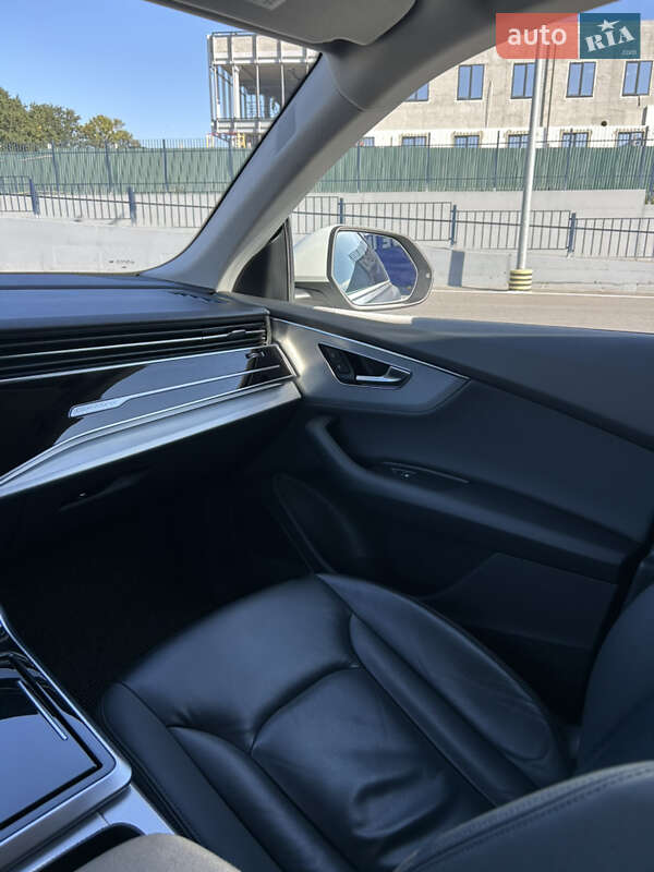 Внедорожник / Кроссовер Audi Q8 2019 в Полтаве