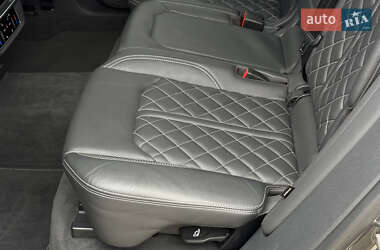 Внедорожник / Кроссовер Audi Q8 2020 в 