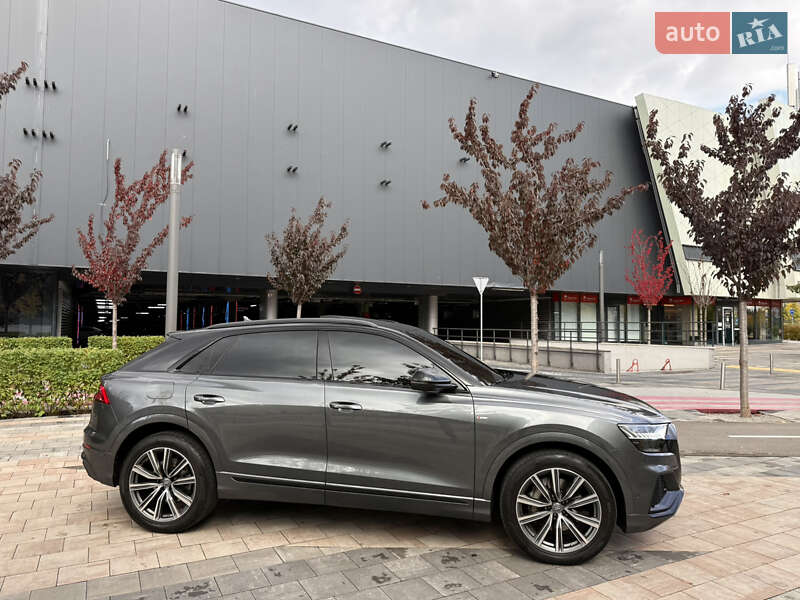 Внедорожник / Кроссовер Audi Q8 2019 в Киеве