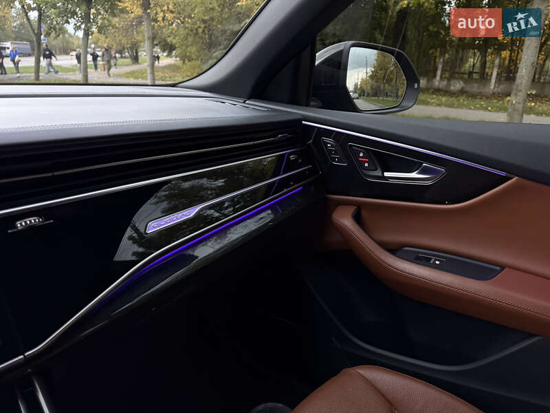 Внедорожник / Кроссовер Audi Q8 2019 в Киеве