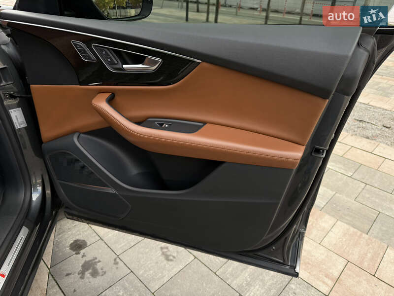 Внедорожник / Кроссовер Audi Q8 2019 в Киеве