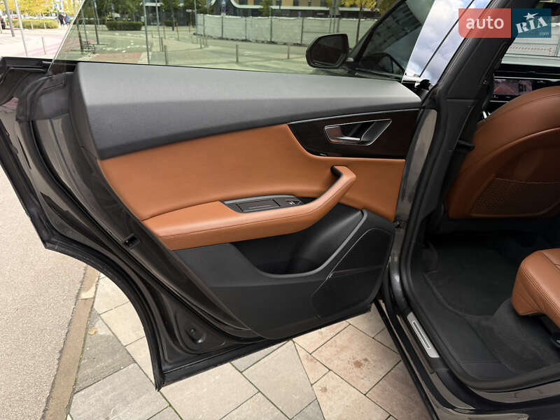 Внедорожник / Кроссовер Audi Q8 2019 в Киеве
