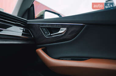 Внедорожник / Кроссовер Audi Q8 2018 в 