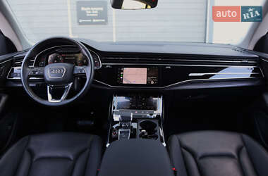 Позашляховик / Кросовер Audi Q8 2022 в 