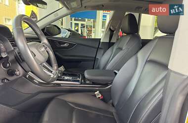 Внедорожник / Кроссовер Audi Q8 2018 в 