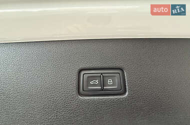 Внедорожник / Кроссовер Audi Q8 2020 в 