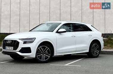 Позашляховик / Кросовер Audi Q8 2023 в 