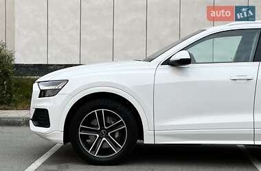 Позашляховик / Кросовер Audi Q8 2023 в 