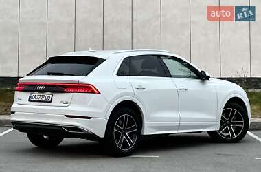 Позашляховик / Кросовер Audi Q8 2023 в 