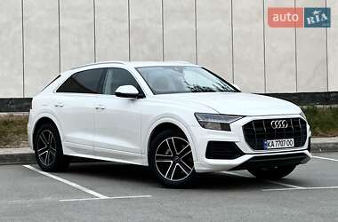 Позашляховик / Кросовер Audi Q8 2023 в 