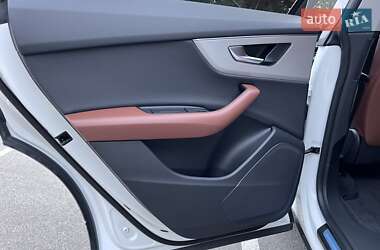 Позашляховик / Кросовер Audi Q8 2023 в 