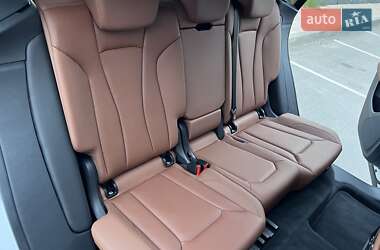 Позашляховик / Кросовер Audi Q8 2023 в 