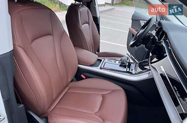Позашляховик / Кросовер Audi Q8 2023 в 