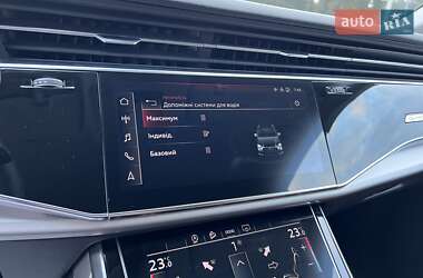 Позашляховик / Кросовер Audi Q8 2023 в 