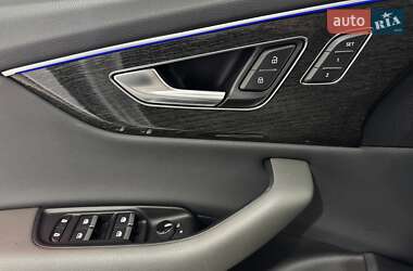 Позашляховик / Кросовер Audi Q8 2018 в  фото 26 Позашляховик / Кросовер Audi Q8 2018 в