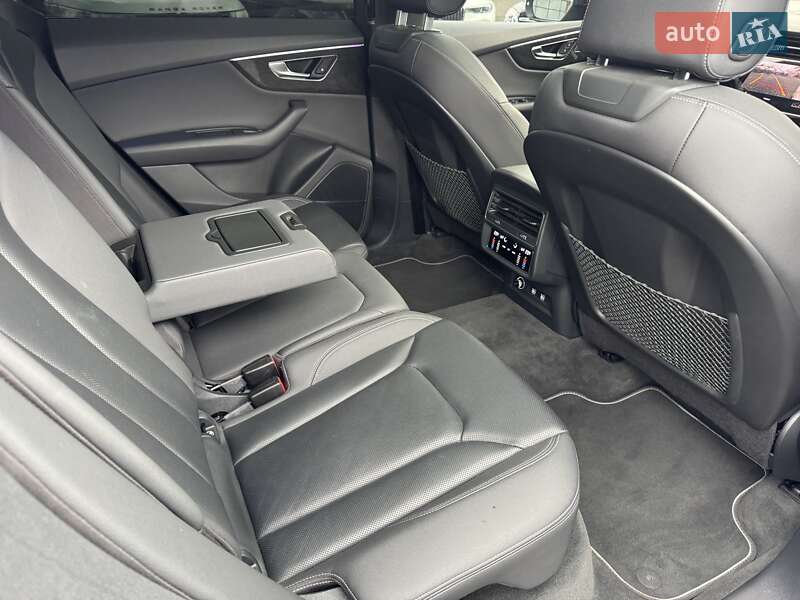 Внедорожник / Кроссовер Audi Q8 2019 в Тернополе