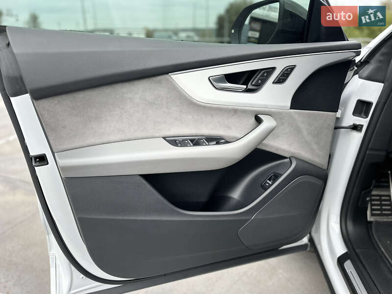 Позашляховик / Кросовер Audi Q8 2020 в Києві фото 22 Позашляховик / Кросовер Audi Q8 2020 в Києві