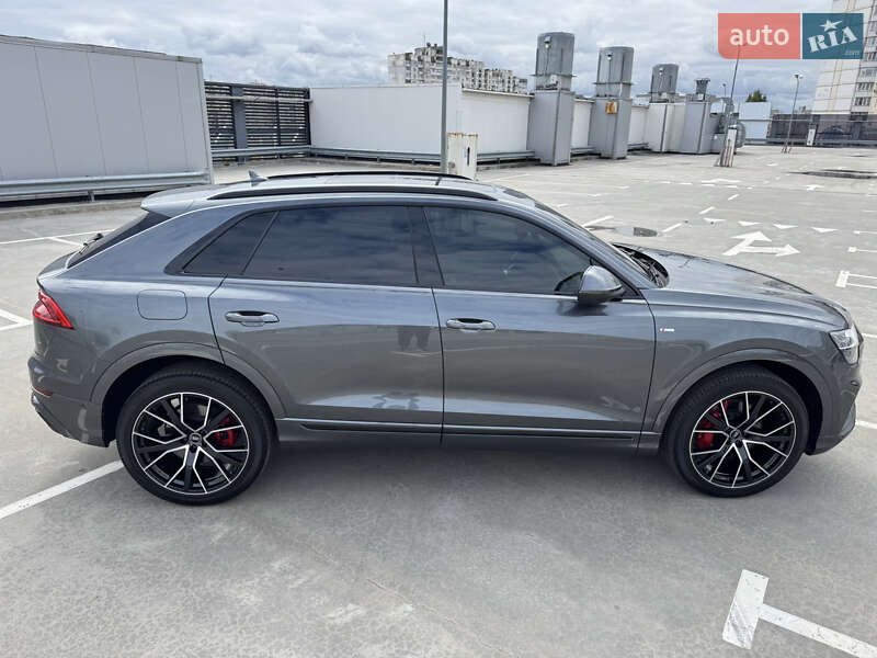 Позашляховик / Кросовер Audi Q8 2021 в Києві