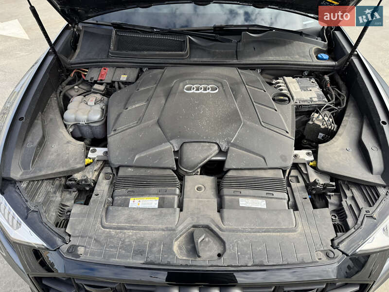 Позашляховик / Кросовер Audi Q8 2021 в Києві